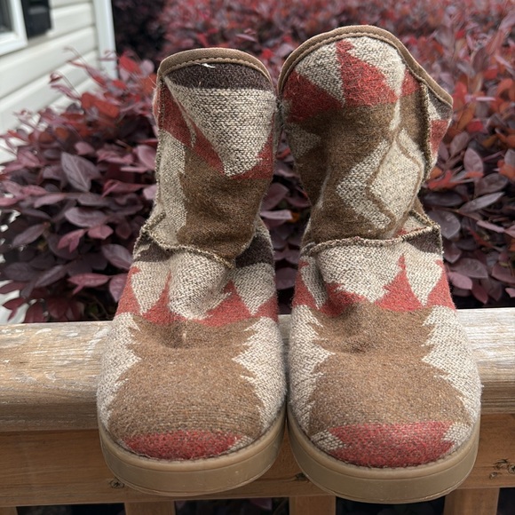 • Indigo Rd. “Aylee” Short OTA (Over The Ankle) Booties - Picture 3 of 9